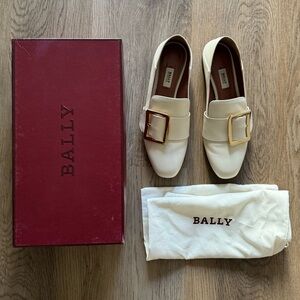 Bally Janelle square buckle flat leather loafer mule in bone neutral cream white